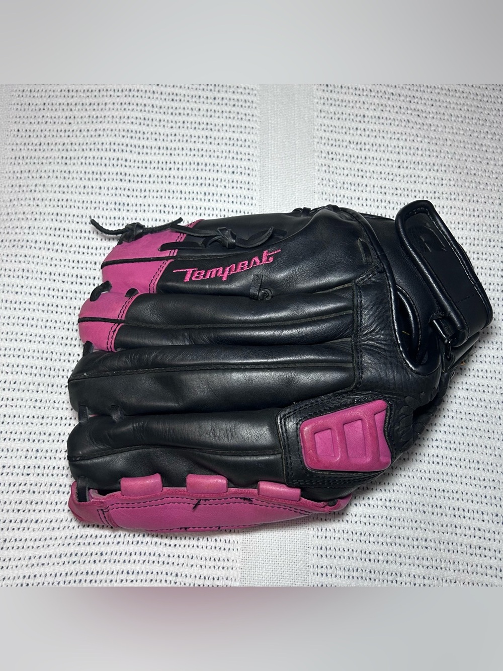 Demarini Tempest Fast pitch Softball Glove Right 12.5 AO542-125BP Pink Black